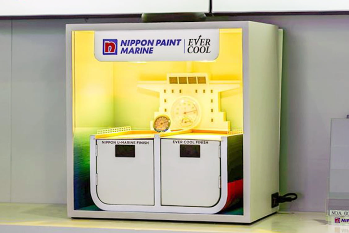 船舶用遮熱塗料デモ機の展示写真