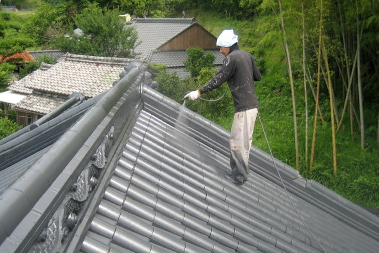 Airless Spray Application That Atomizes the Paint