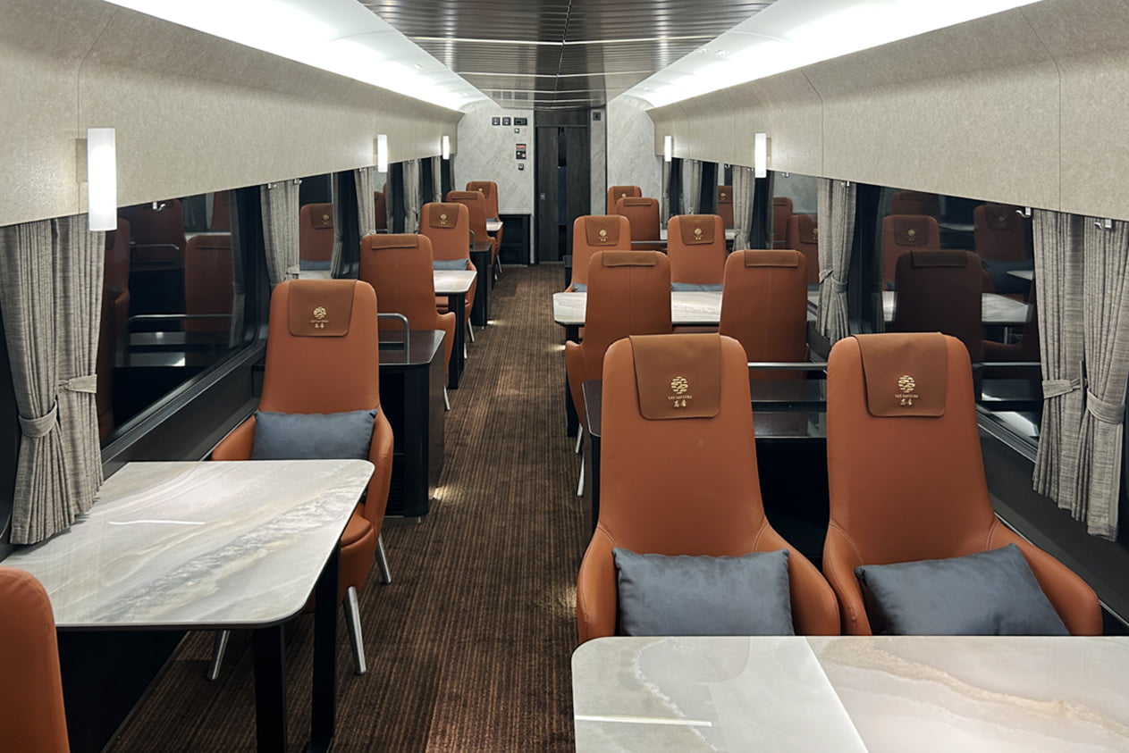 4号車の車内