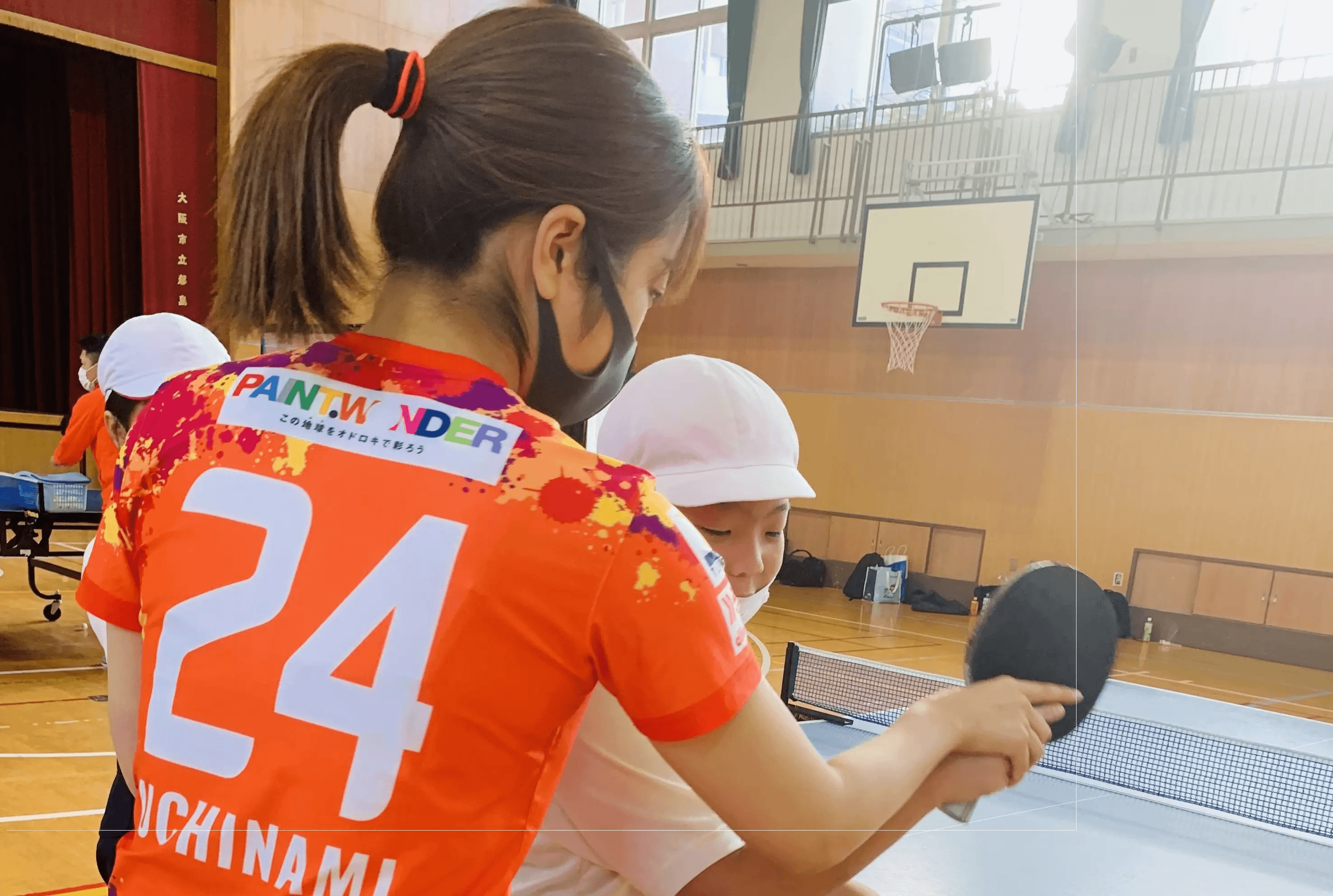 A Nippon Paint Mallets team member instructing a young player