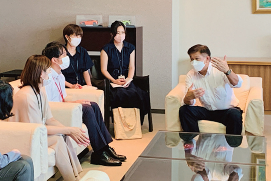 Communication between Co-President Wee and employees