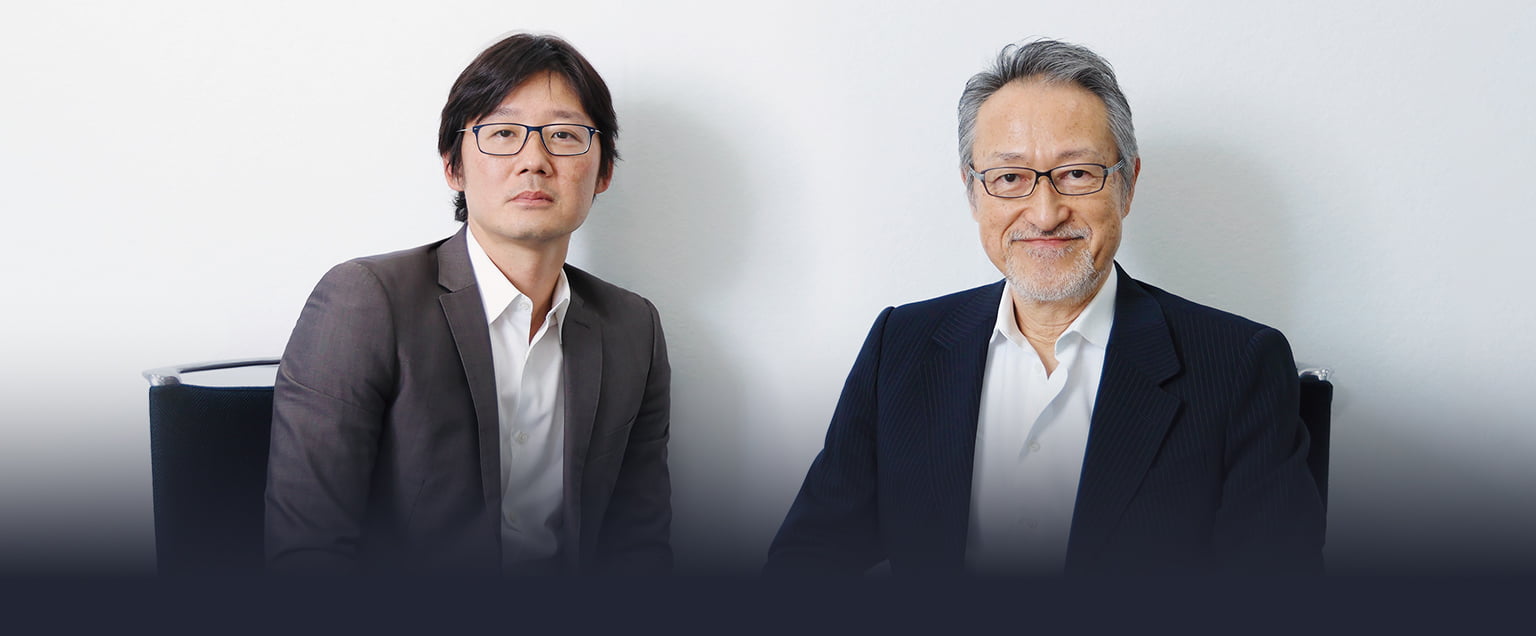 山口 昌彦と中村 昌義の対談風景