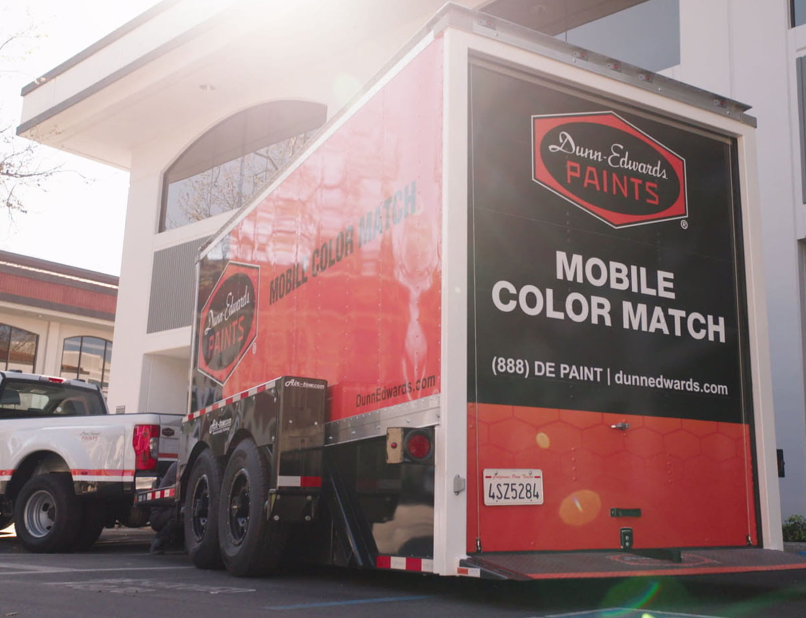 CO2回収・再利用技術により温室効果ガスの排出量を抑えるDunn-Edwardsの塗料